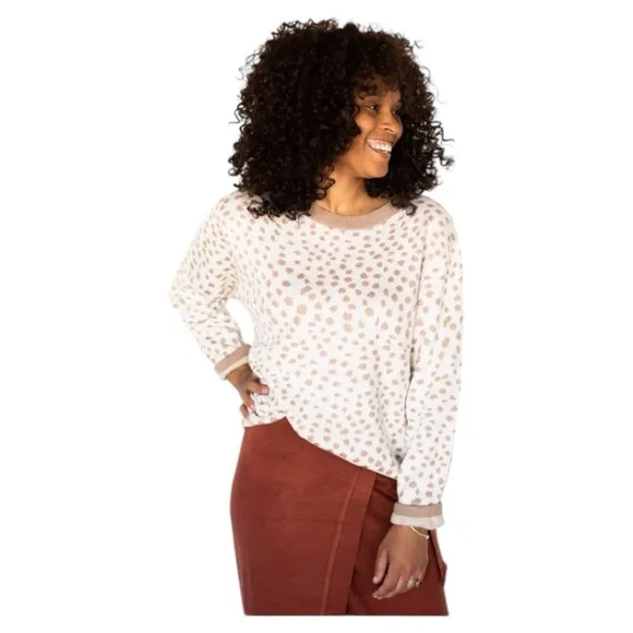 NWT  Alredine Teddy Cozy Sweater in White and Taupe Dots size Small