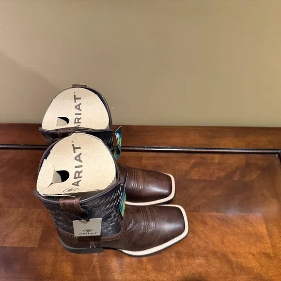 NWT Ariat - Kid's Tycoon Western Boots in Brazen Brown / Arizona Sky (Size 2)