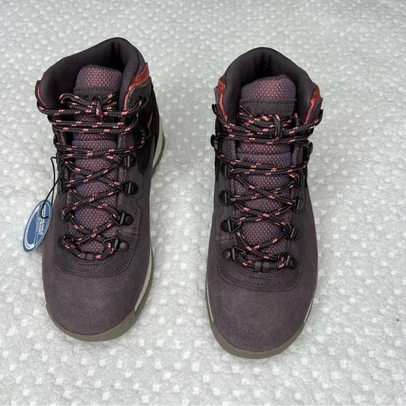 NWT. Columbia Newton Ridge Plus Waterproof Amped