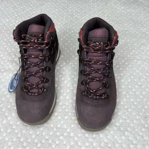 NWT. Columbia Newton Ridge Plus Waterproof Amped