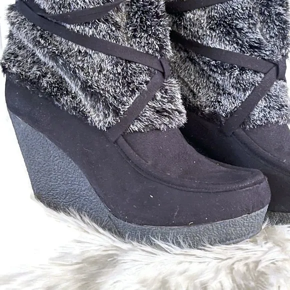 NWT Decree Platform Boots