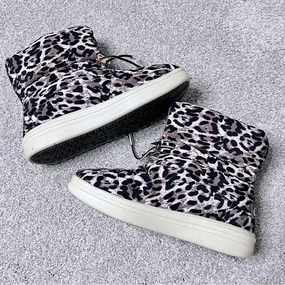 NWT Hey Dude youth size 5 Margo ECO Leopard Nut cozy plush boots