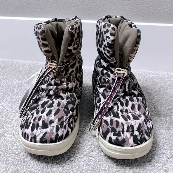 NWT Hey Dude youth size 5 Margo ECO Leopard Nut cozy plush boots
