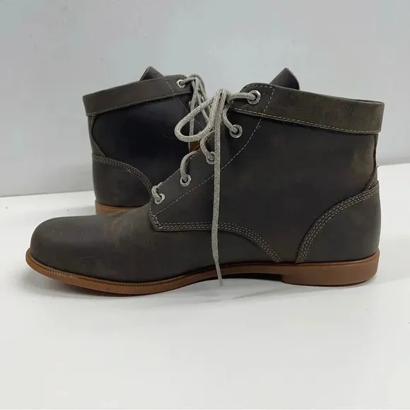 NWT Kodiak Leather Hiking Boot in Fossil Womens Size 9.5