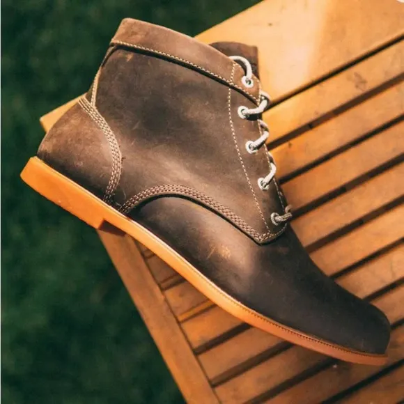 NWT Kodiak Leather Hiking Boot in Fossil Womens Size 9.5