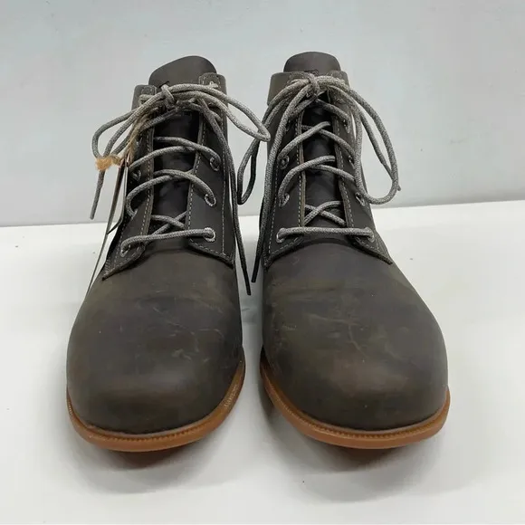 NWT Kodiak Leather Hiking Boot in Fossil Womens Size 9.5