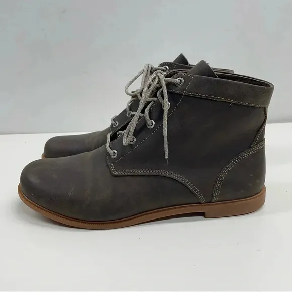 NWT Kodiak Leather Hiking Boot in Fossil Womens Size 9.5
