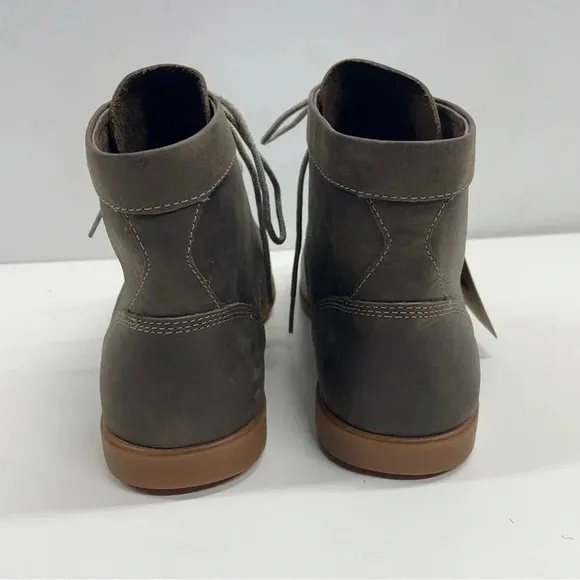 NWT Kodiak Leather Hiking Boot in Fossil Womens Size 9.5