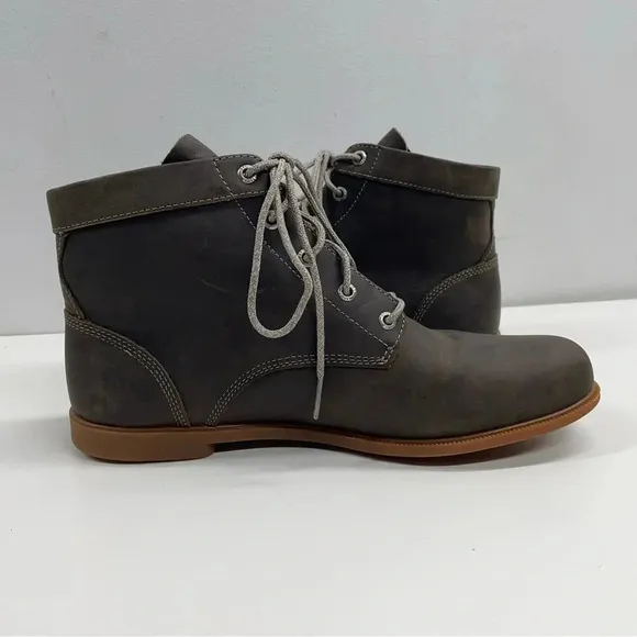 NWT Kodiak Leather Hiking Boot in Fossil Womens Size 9.5