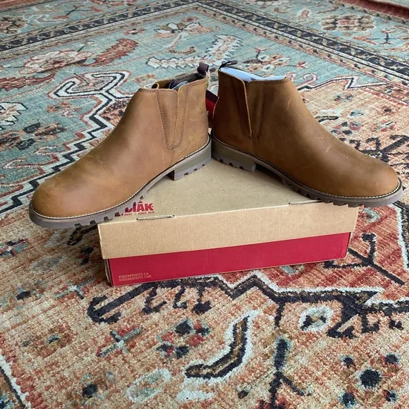 NWT Kodiak Peyton womens Chelsea leather boots