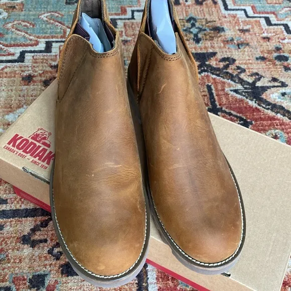 NWT Kodiak Peyton womens Chelsea leather boots