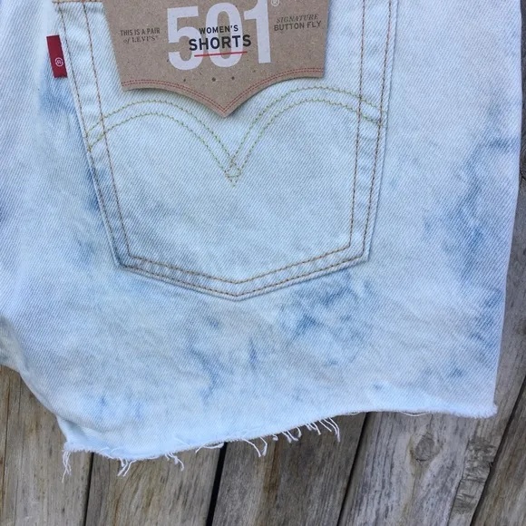 NWT Levi’s 501 High Rise Jean Short Partly Cloudy Blue 29