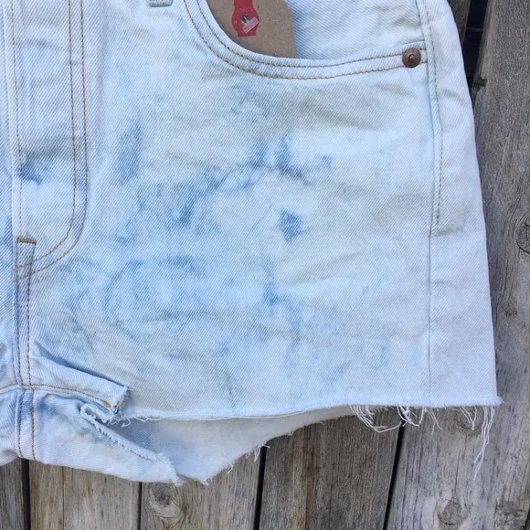 NWT Levi’s 501 High Rise Jean Short Partly Cloudy Blue 29