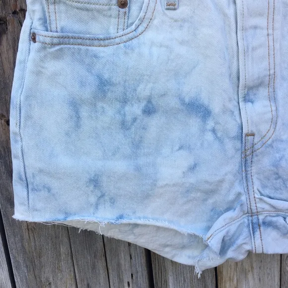 NWT Levi’s 501 High Rise Jean Short Partly Cloudy Blue 29