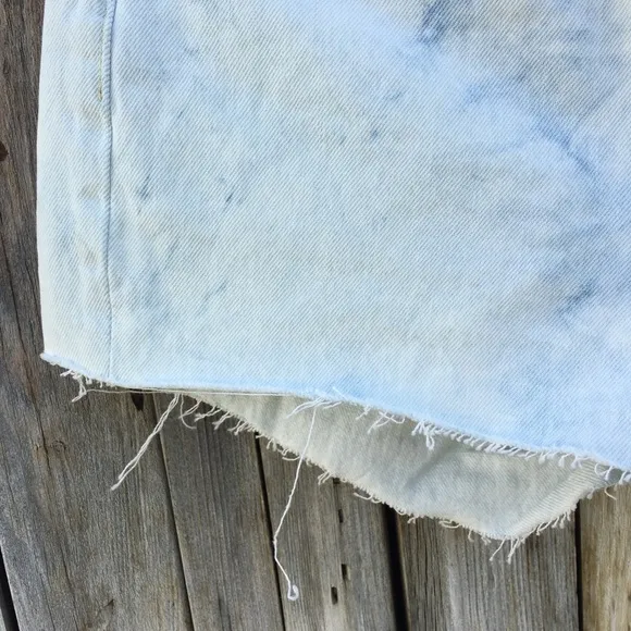 NWT Levi’s 501 High Rise Jean Shorts Partly Cloudy Blue 29