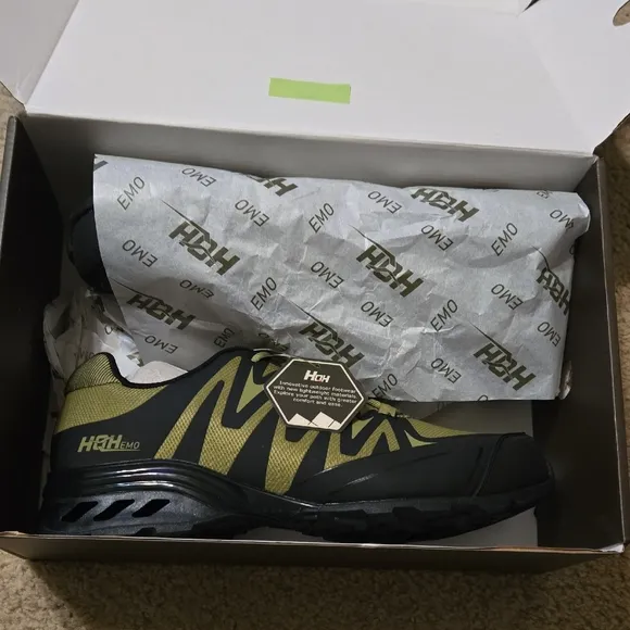 NWT Mens Athletic Cross Training Sneakers Water Proof