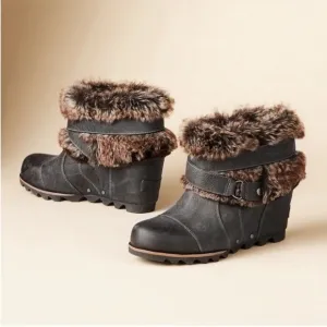 NWT Sorel Joan of Arctic Wedge Ankle Boots Black Leather Fur Trim Women's 6.5