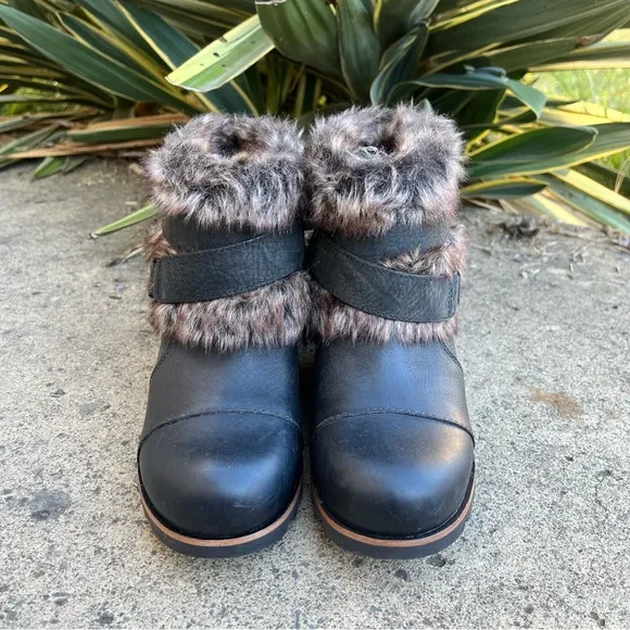 NWT Sorel Joan of Arctic Wedge Ankle Boots Black Leather Fur Trim Women's 6.5