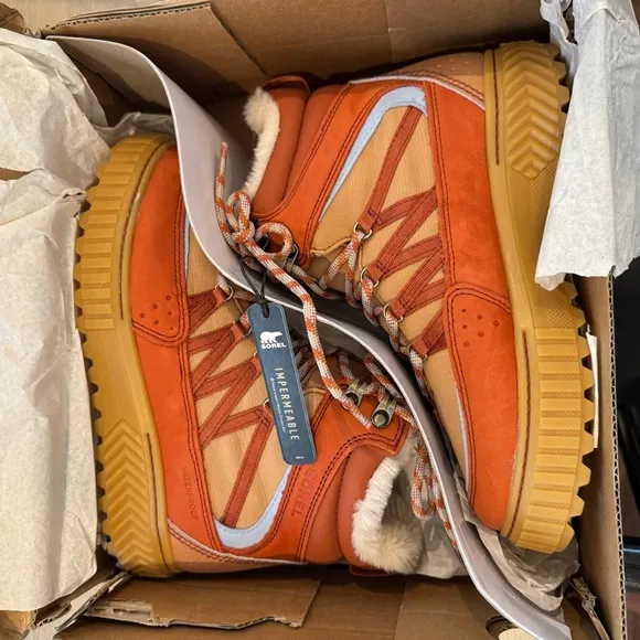 NWT Sorel Ona Ave Trek Waterproof Boot