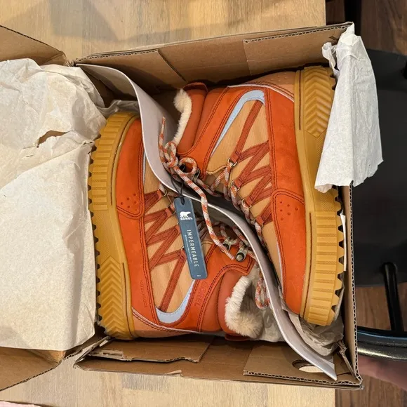 NWT Sorel Ona Ave Trek Waterproof Boot