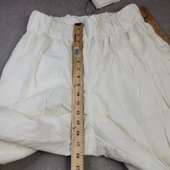 NWT The Line By K Essex Shorts Vanilla Cream Pull On Size Large Size 8