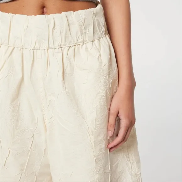 NWT The Line By K Essex Shorts Vanilla Cream Pull On Size Large Size 8