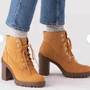 NWT TIMBERLAND Lana Boots!
