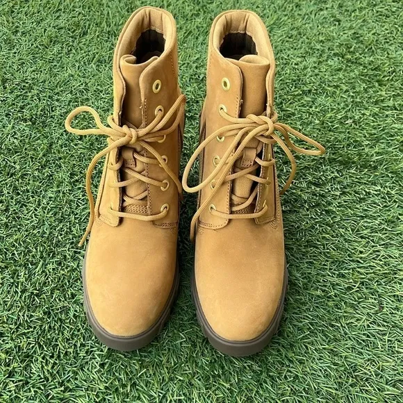 NWT TIMBERLAND Lana Boots!
