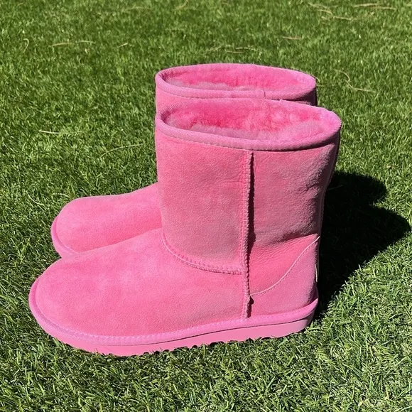NWT UGG Classic Short Boots!