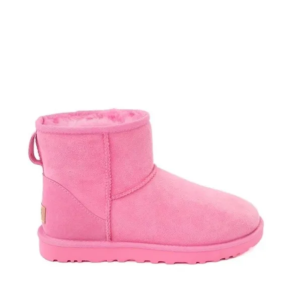 NWT UGG Classic Short Boots!