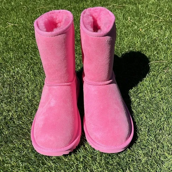NWT UGG Classic Short Boots!