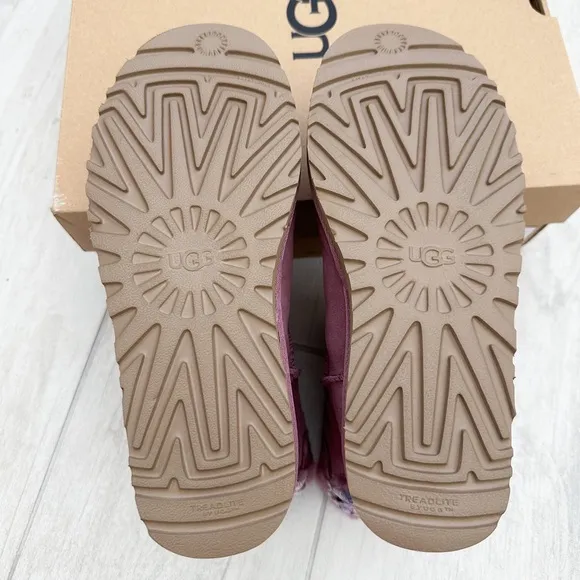 NWT UGG Women’s Mini Bailey Bow Splatter Boots size 7 Color Urchin