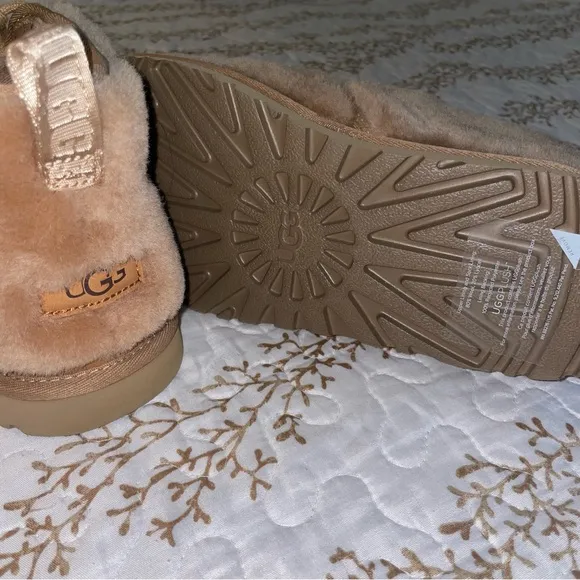 NWT UGG Womens Neumel Cozy Chestnut Boots soft sheepskin wool blend lace up shoe