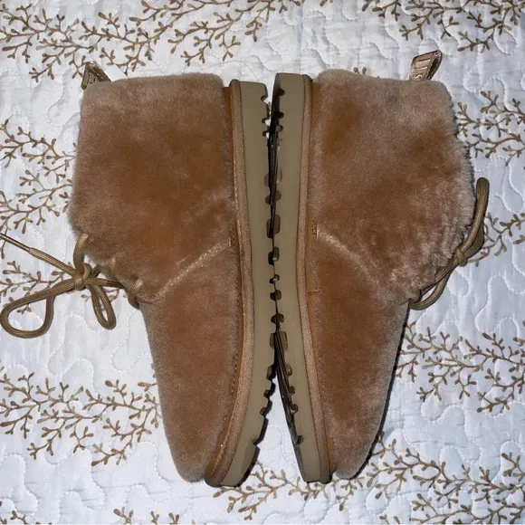 NWT UGG Womens Neumel Cozy Chestnut Boots soft sheepskin wool blend lace up shoe