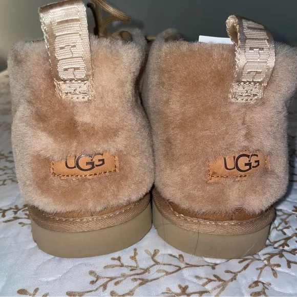 NWT UGG Womens Neumel Cozy Chestnut Boots soft sheepskin wool blend lace up shoe