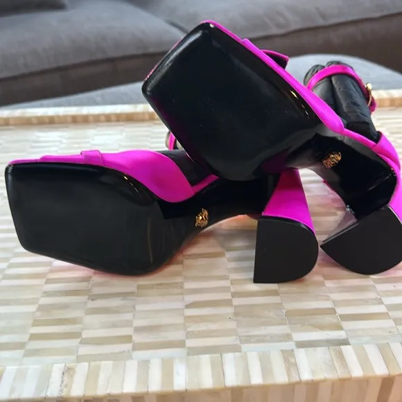 NWT Versace Medusa satin heels