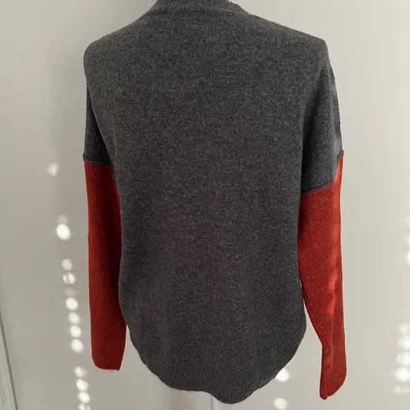 NWT Vince Camuto Colorblock Sweater