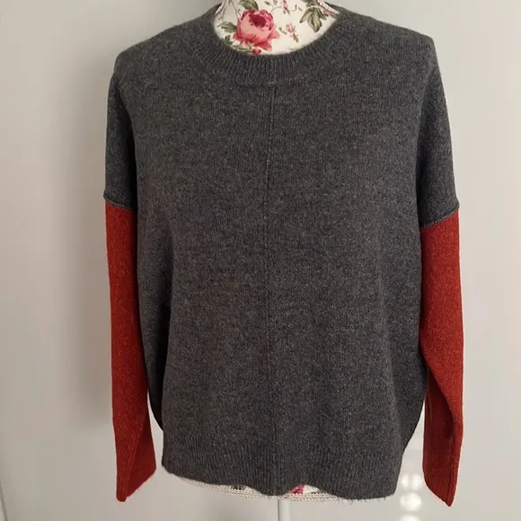 NWT Vince Camuto Colorblock Sweater