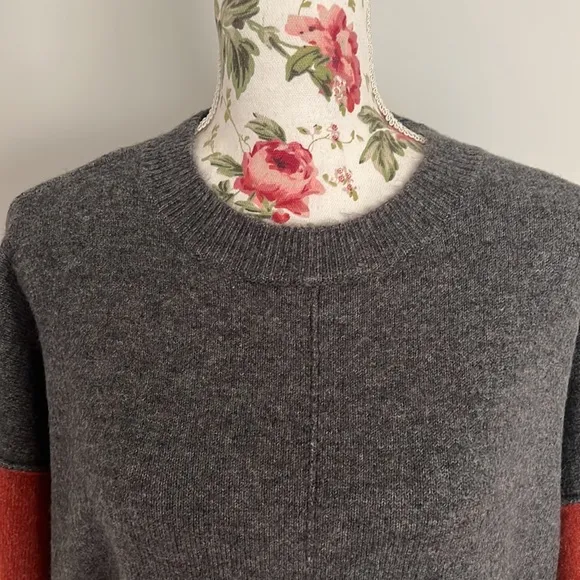 NWT Vince Camuto Colorblock Sweater
