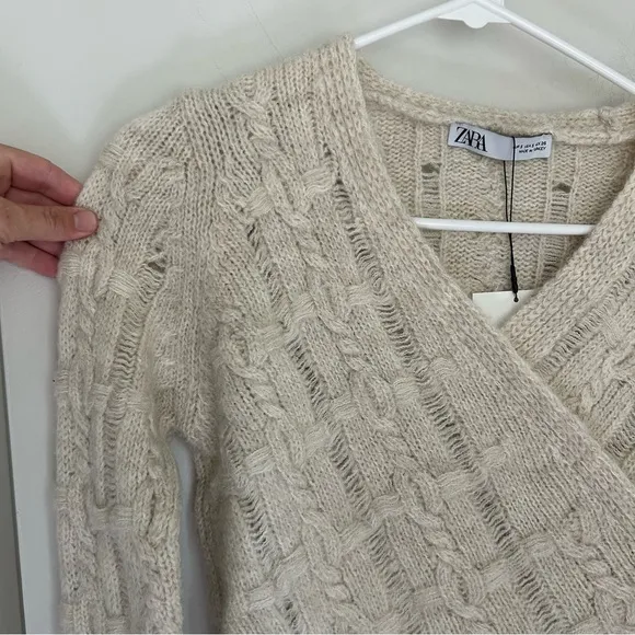 NWT 🔥Zara Asymmetric Cropped Knit Sweater Cream Size SMALL