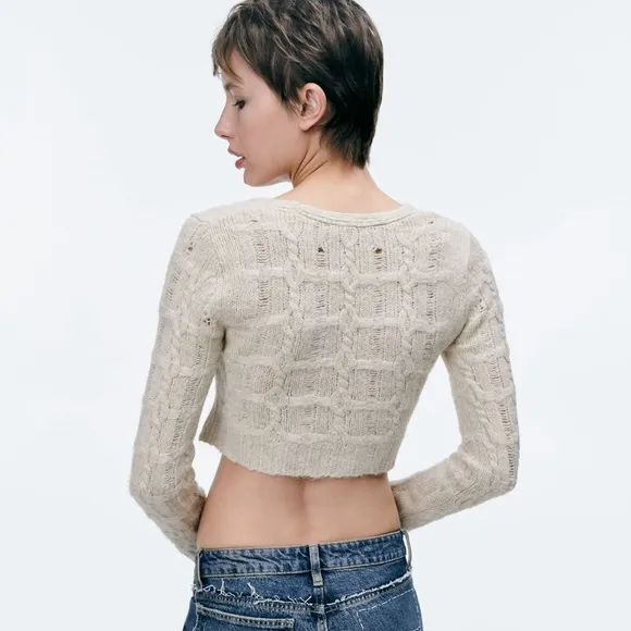 NWT 🔥Zara Asymmetric Cropped Knit Sweater Cream Size SMALL