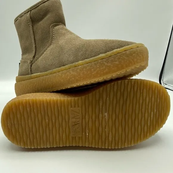 NWT. Zara Kids Tan Leather  Boots. Size 12.