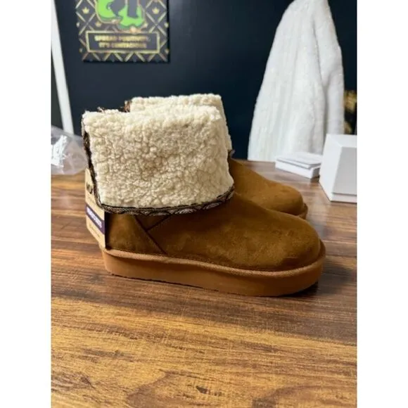 NWT Muk Luks Tan Brown Faux Sheepskin Mid Calf Boots 7 Vegan