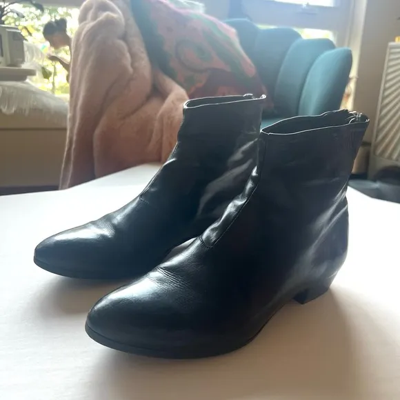 Officine Creative boots free people mod bootie back zipper black patent 8.5