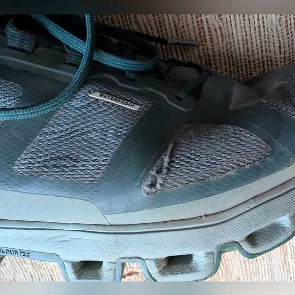 On Cloud Cloudventure Waterproof Trail Trainer Sneakers in Juniper Sea Green