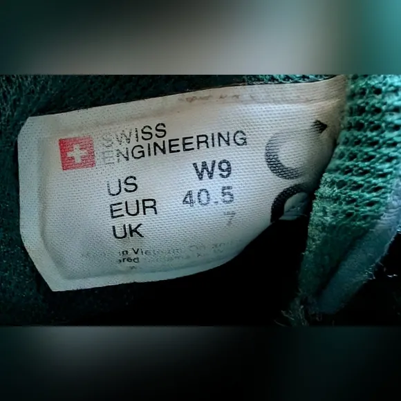On Cloud Cloudventure Waterproof Trail Trainer Sneakers in Juniper Sea Green