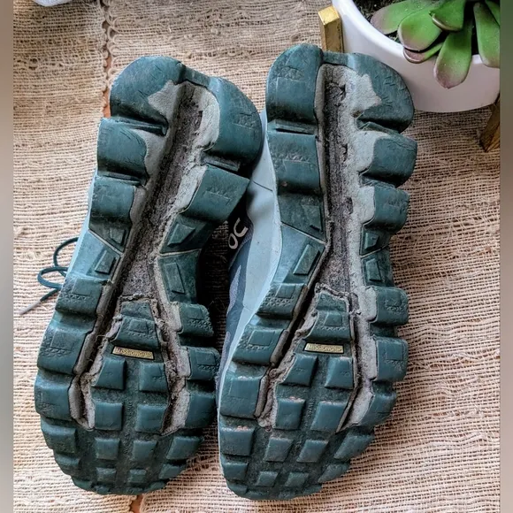 On Cloud Cloudventure Waterproof Trail Trainer Sneakers in Juniper Sea Green