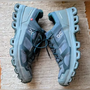 On Cloud Cloudventure Waterproof Trail Trainer Sneakers in Juniper Sea Green