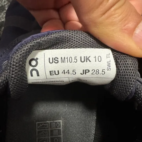 On Running Men's Navy Sneakers waterproof cloud 5