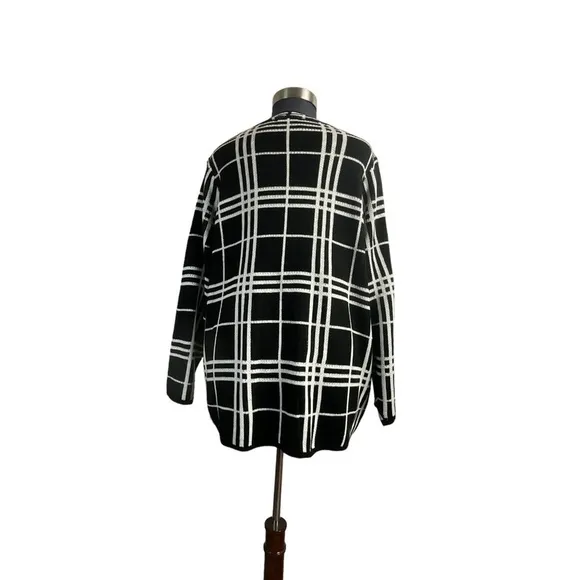 Oval Black and White Plaid Long Sleeve Plus Size Cardigan